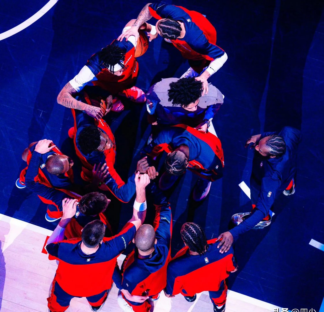 欧联赛程吃紧，洛杉矶快船赛前临场应变，压力陡增，更衣室氛围转暖的简单介绍