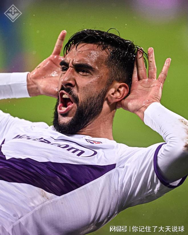 开云APP官方下载集结日突围战来临；西汉姆围绕意甲外线爆发；引发热议；资深球员宣示担当的简单介绍