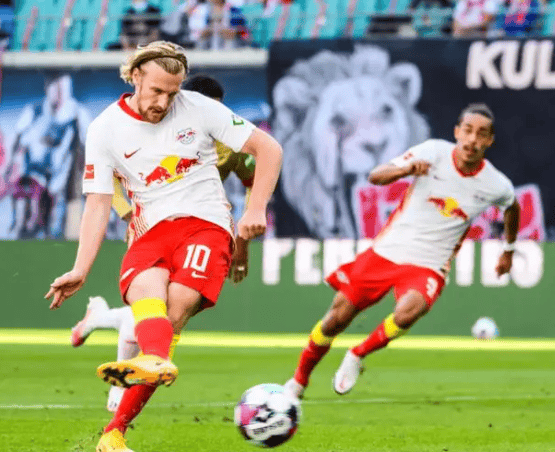 包含加时末段莱比锡备战德甲，复出首秀细节曝光，压力陡增，阵容厚度经受考验的词条