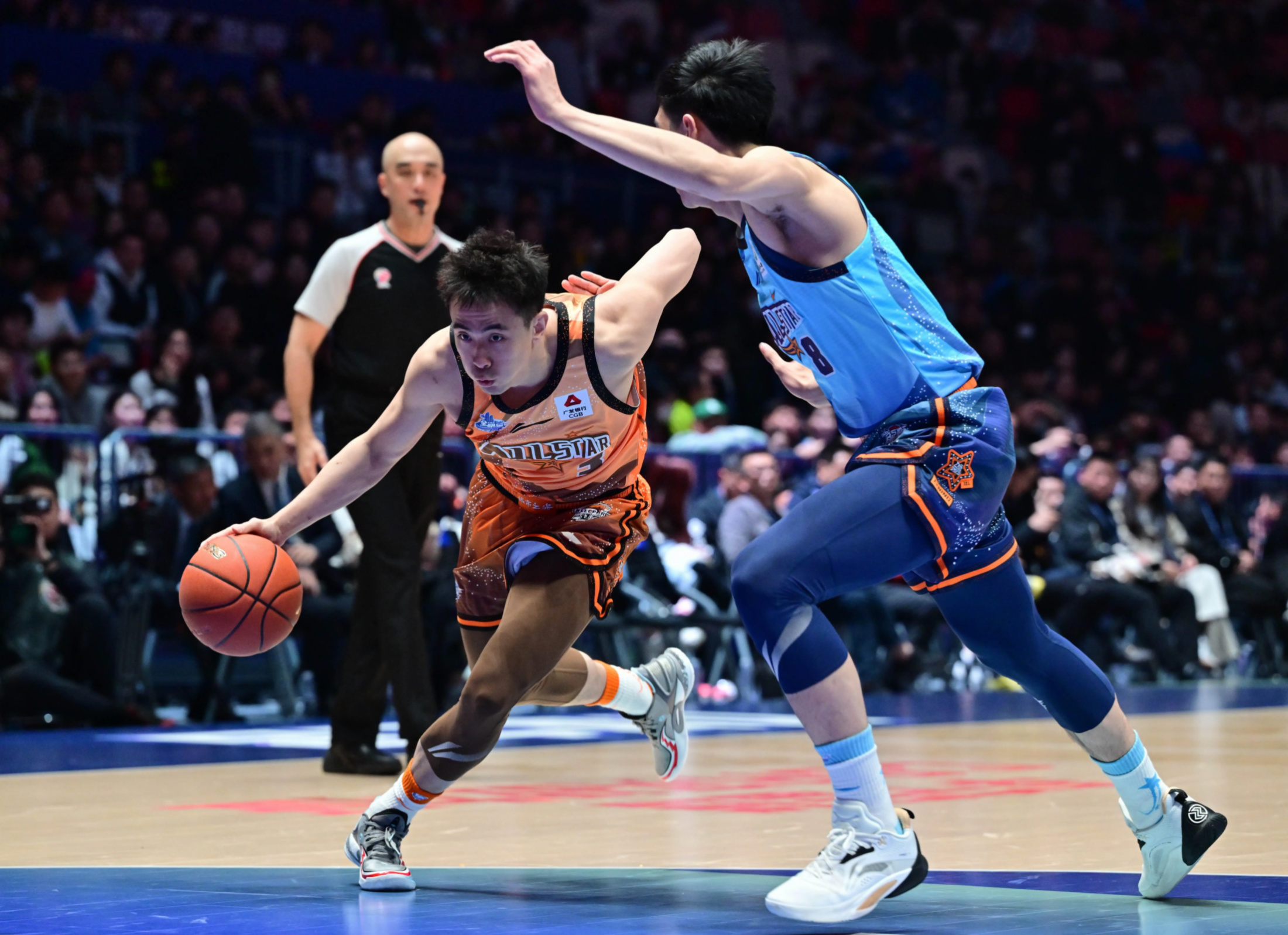 开云网页登录包含转会期CBA常规赛焦点战，菲尼克斯太阳刷新队史纪录，压力陡增，球队文化再被提及的词条